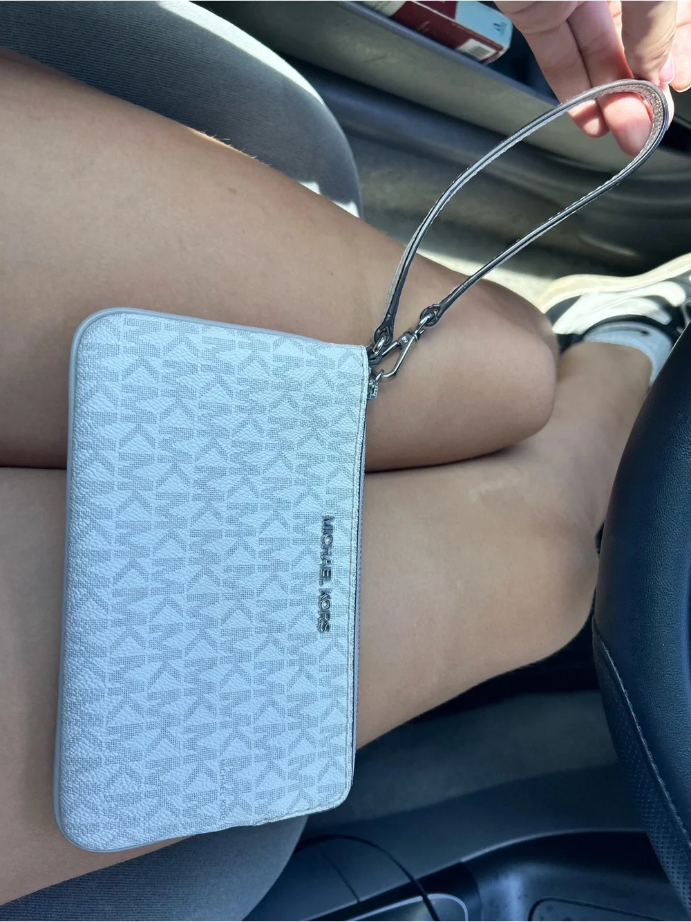 Michael Kors Signature Wristlet Wallet Cream/Vanilla/Silver